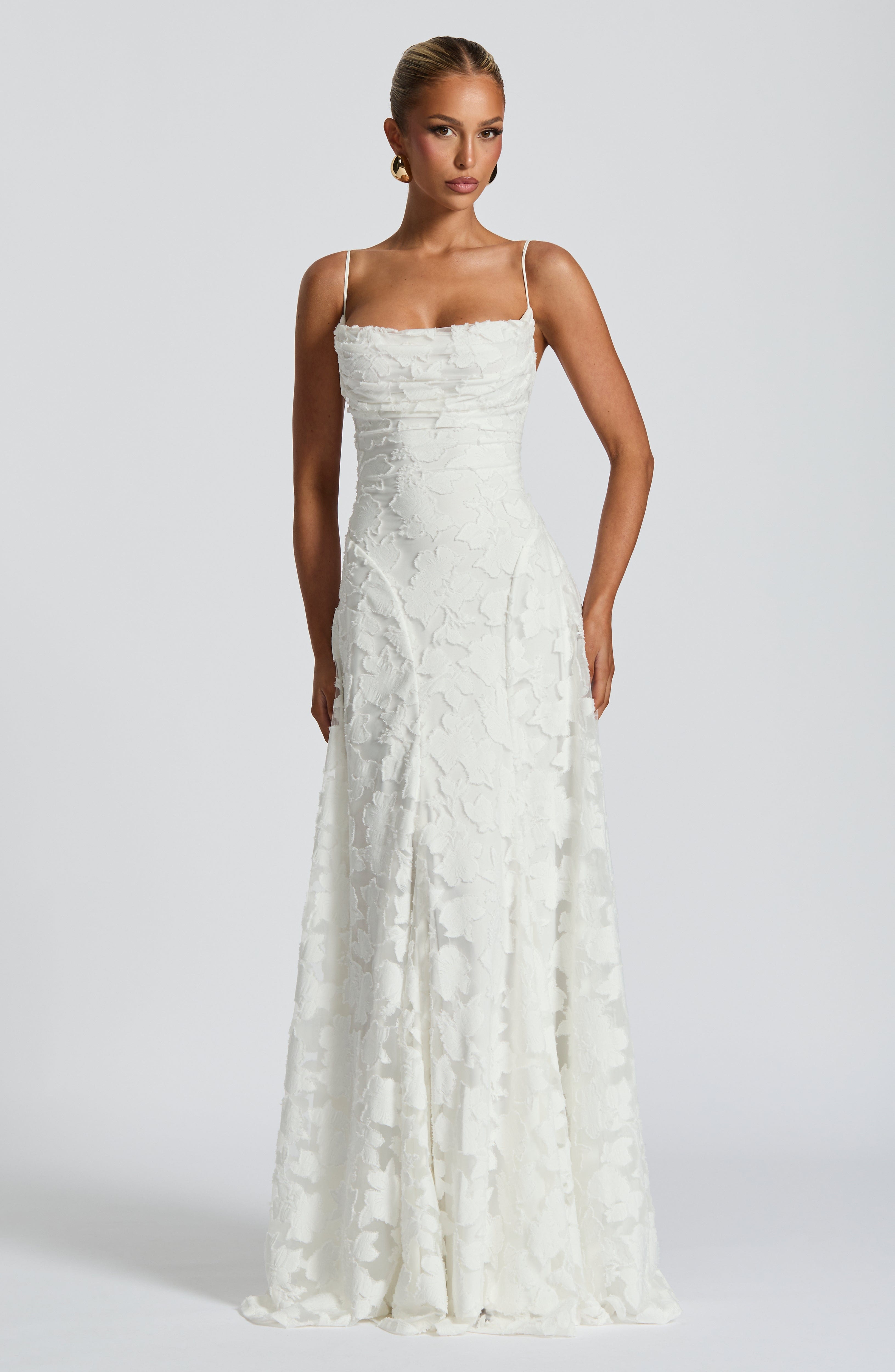 Dorota | Elegancka zwiewna sukienka maxi